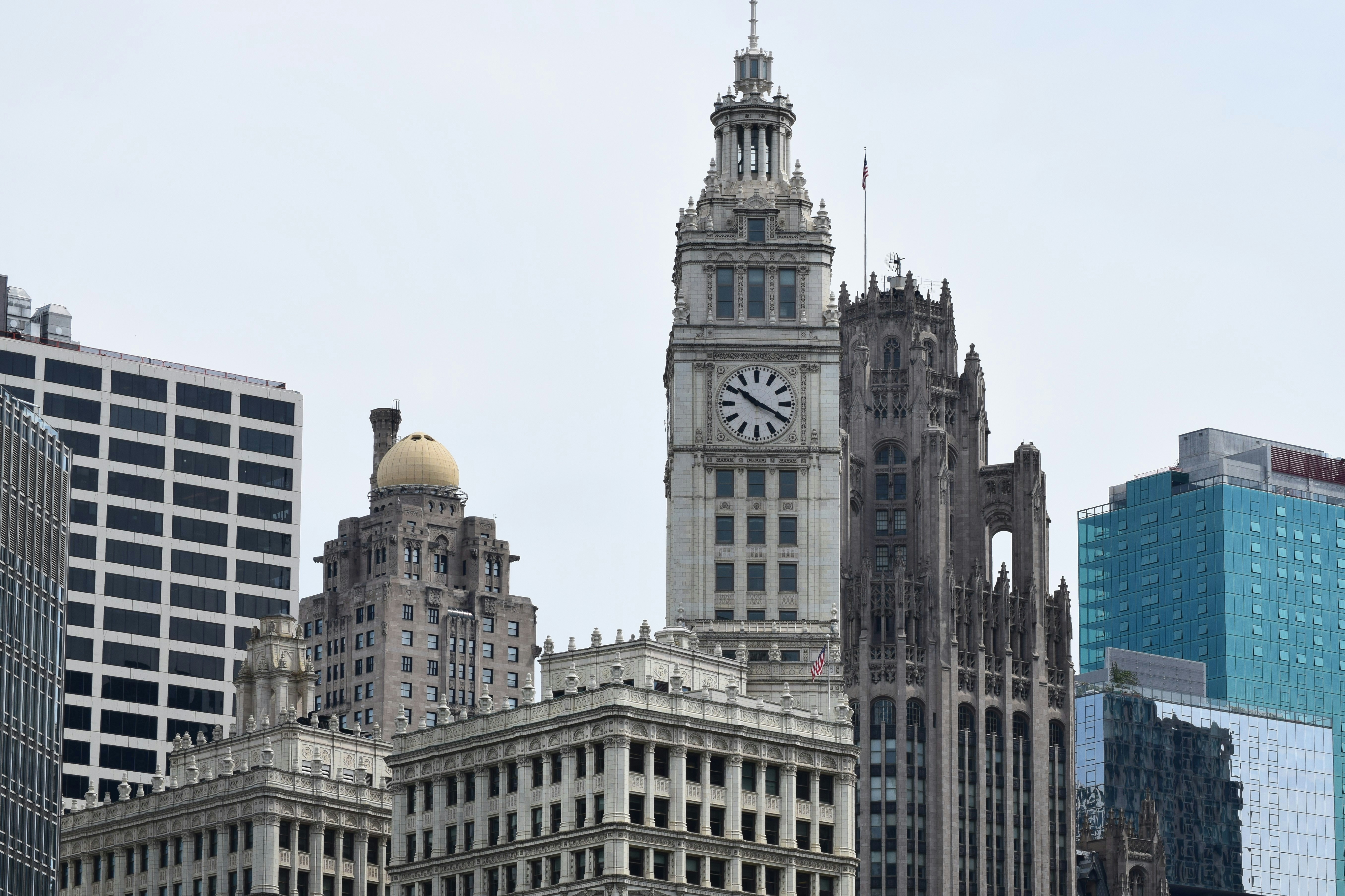 Choose from a curated selection of Chicago wallpapers for your mobile and desktop screens. Always free on Unsplash.