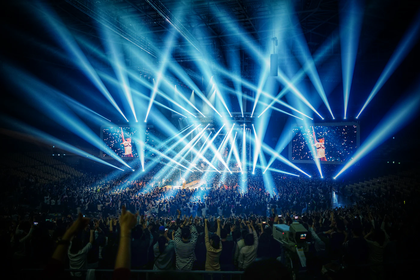 コンサート会場のステージ照明