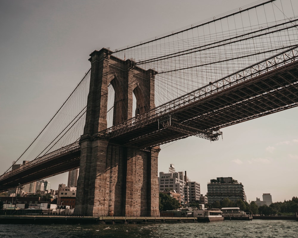 Ponte di Brooklyn, New York, durante il giorno