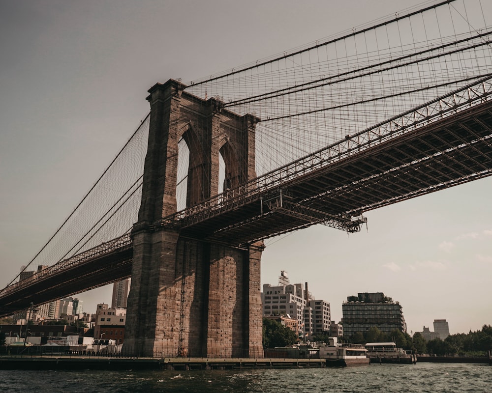 brooklyn bridge new york during daytime