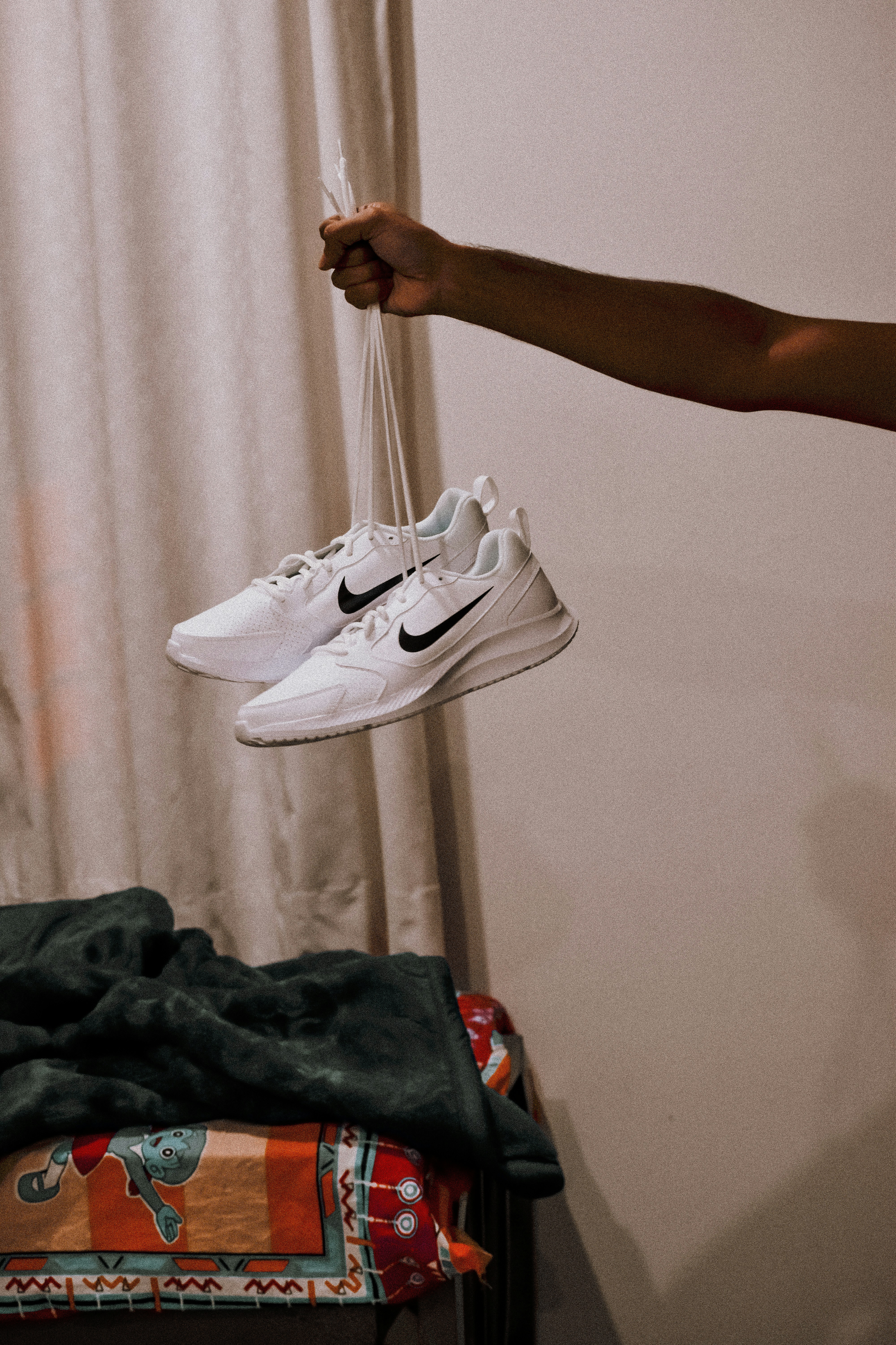 white nike air force 1 low