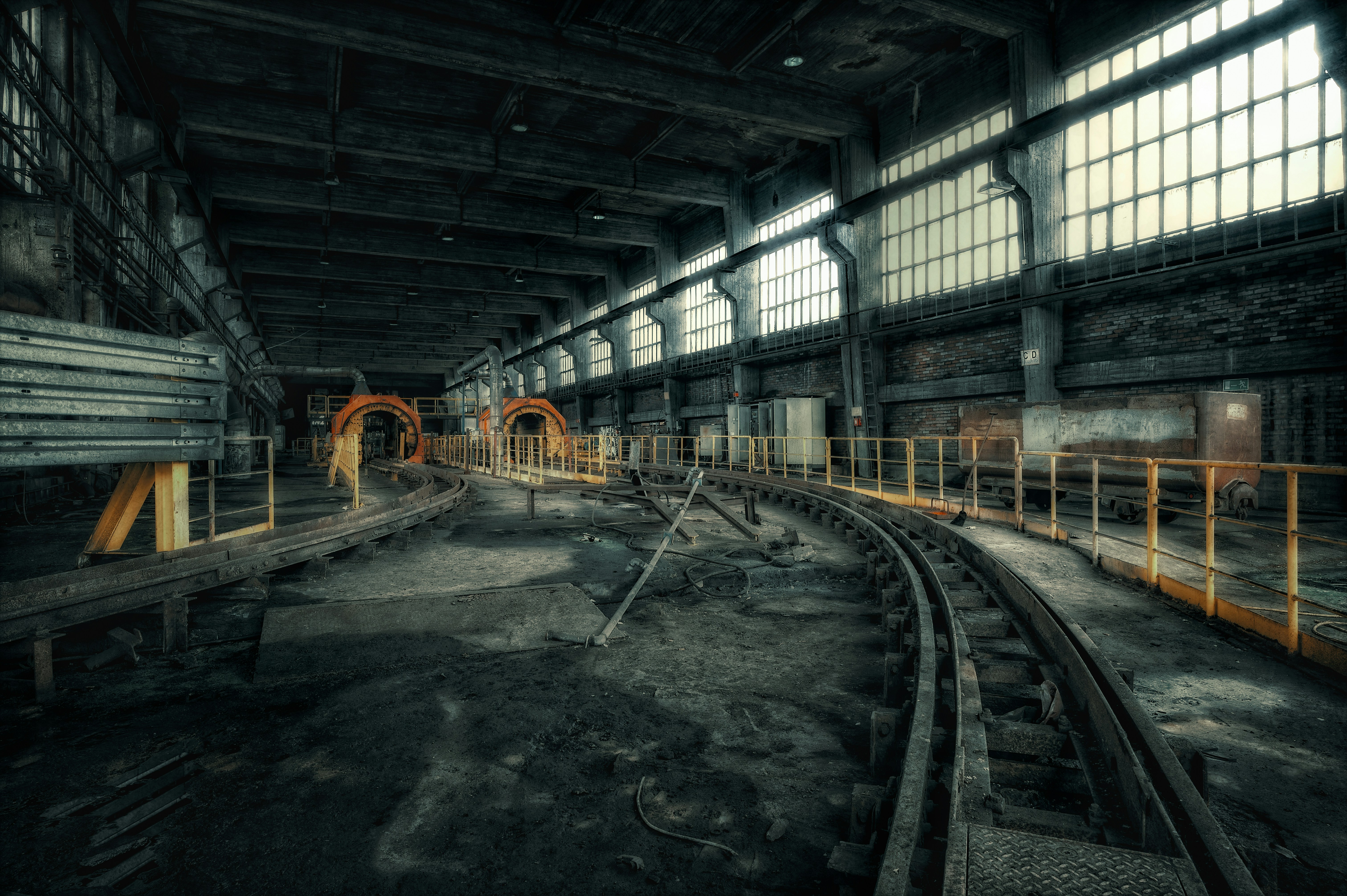 brown and gray train rail