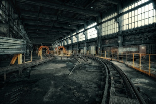brown and gray train rail