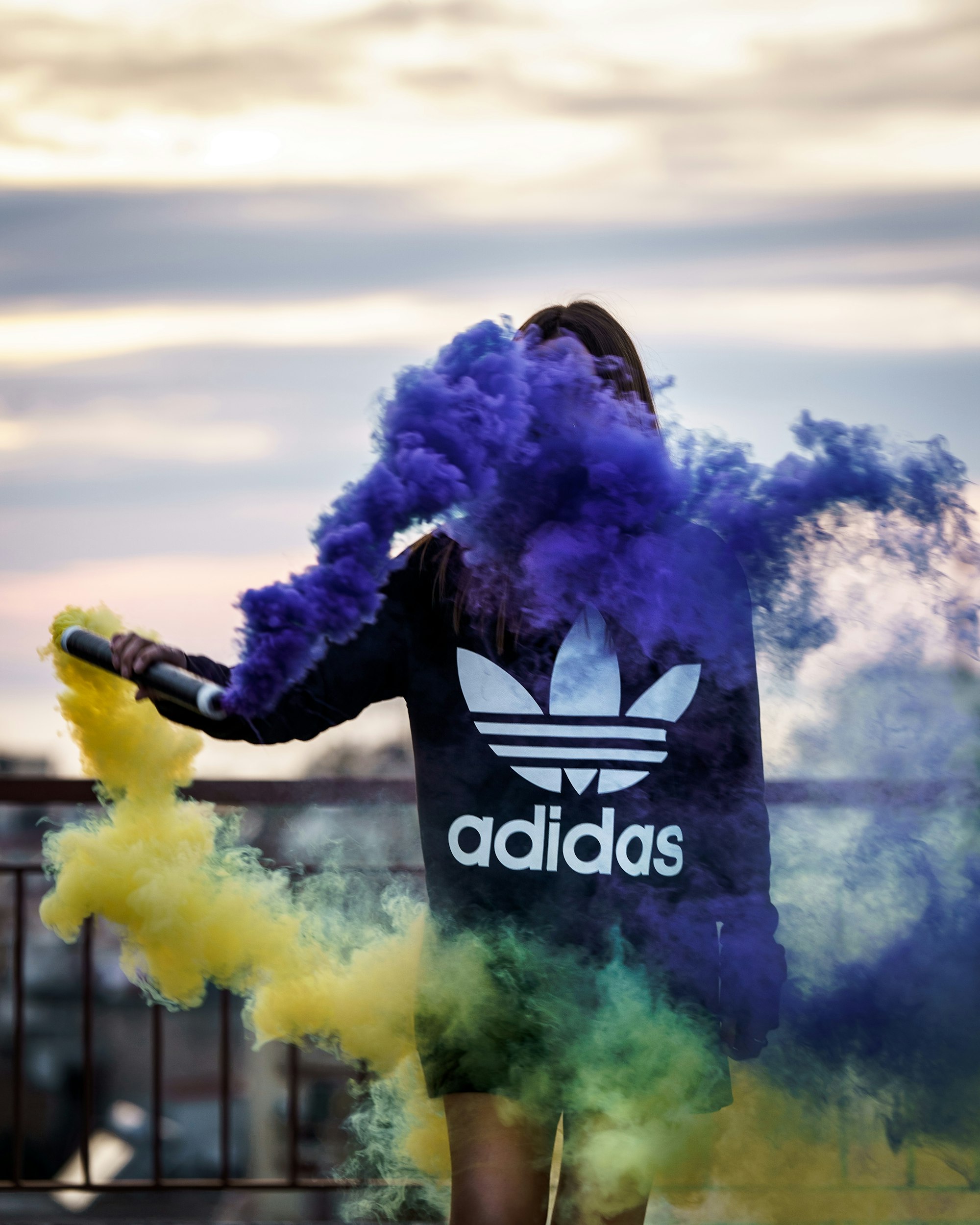 Anúncios de tops esportivos femininos da Adidas são banidos no Reino Unido