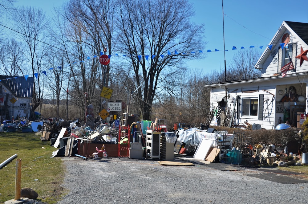 Yard full of clutter before a junk removal cleanout