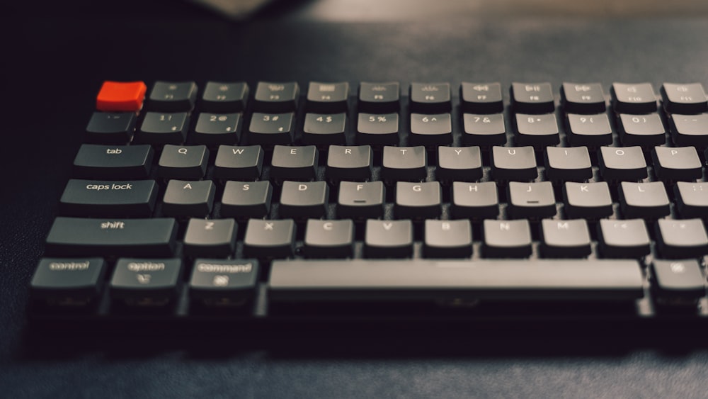 black computer keyboard on black table