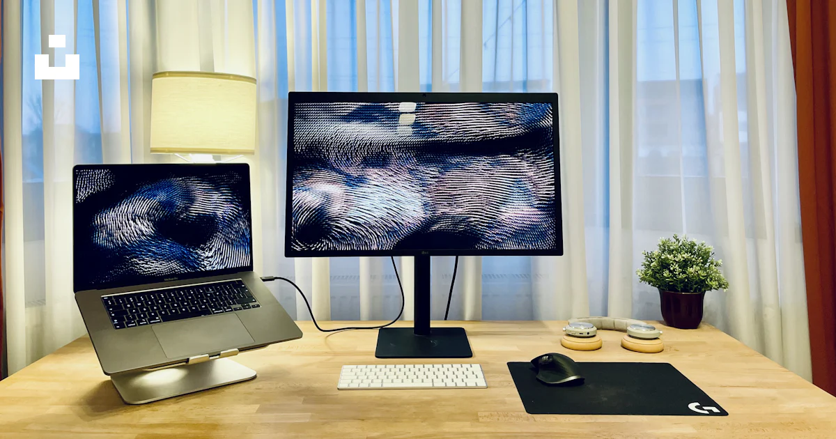 Macbook pro on brown wooden table photo – Free Furniture Image on Unsplash