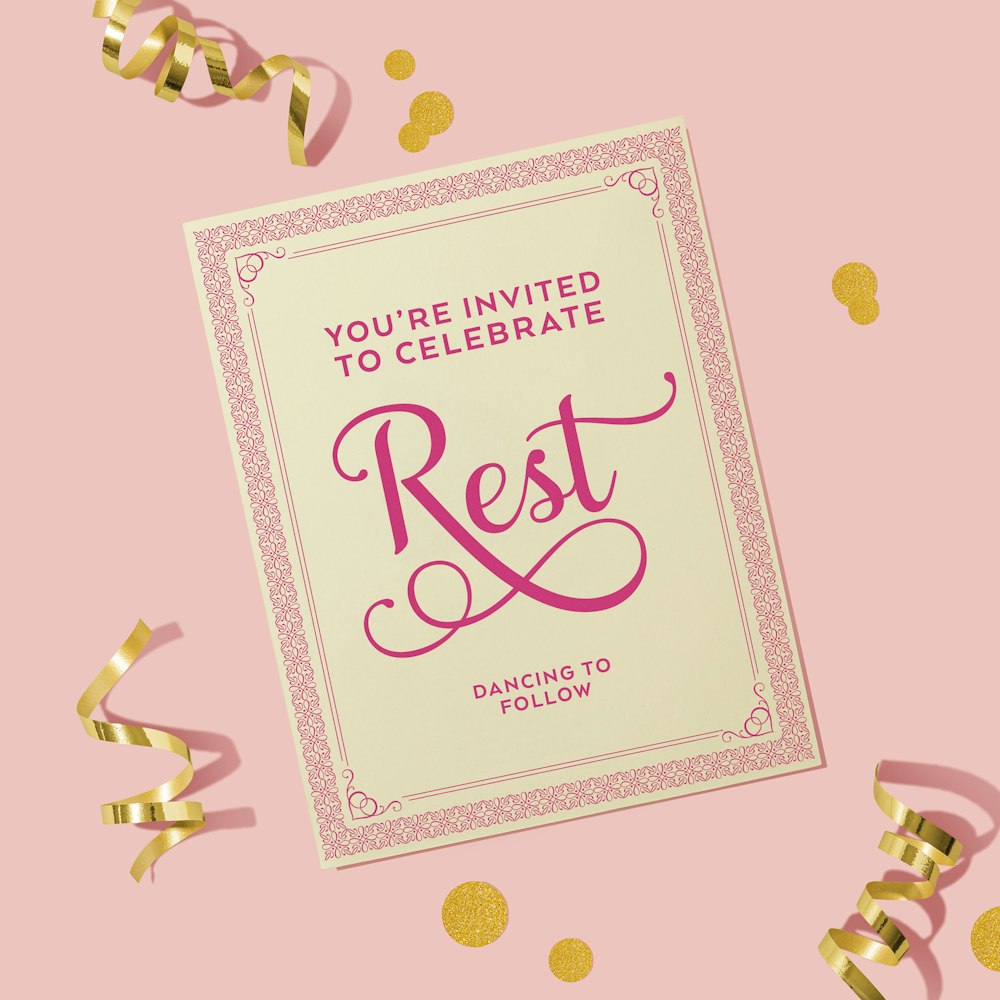 Tarjeta de felicitación de feliz cumpleaños con fondo rosa