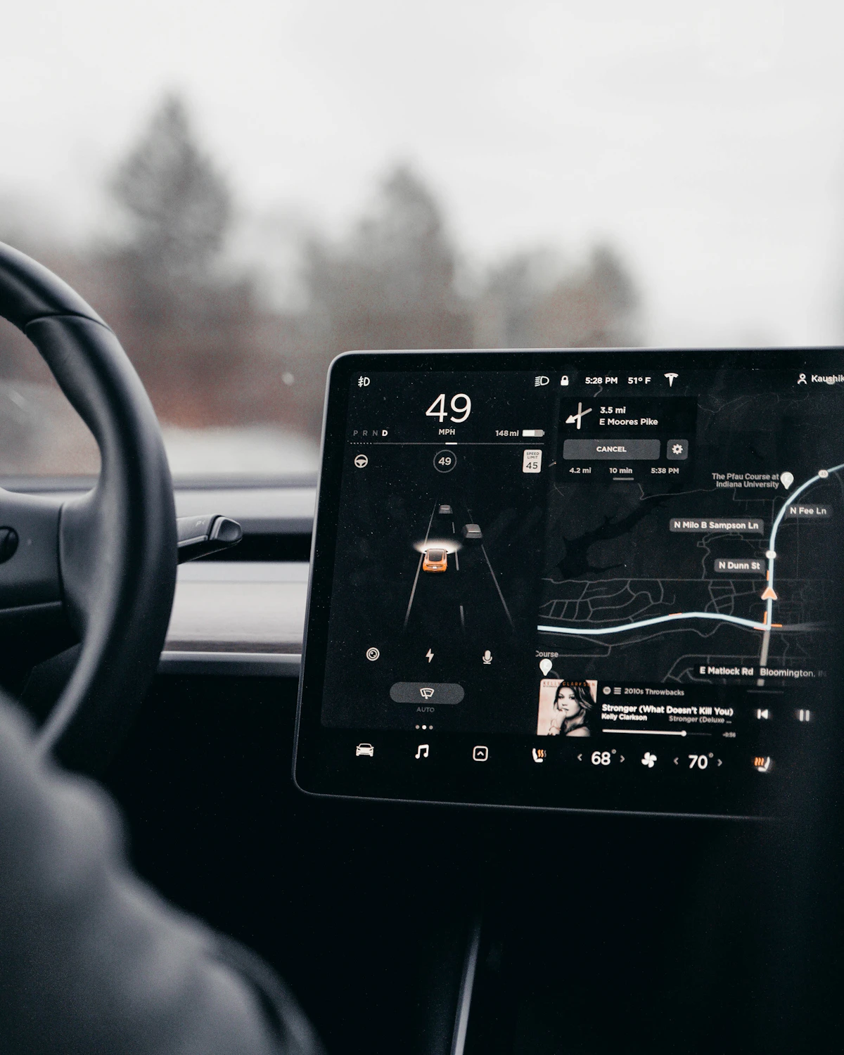 Teslas navigation under FSD-kørsel