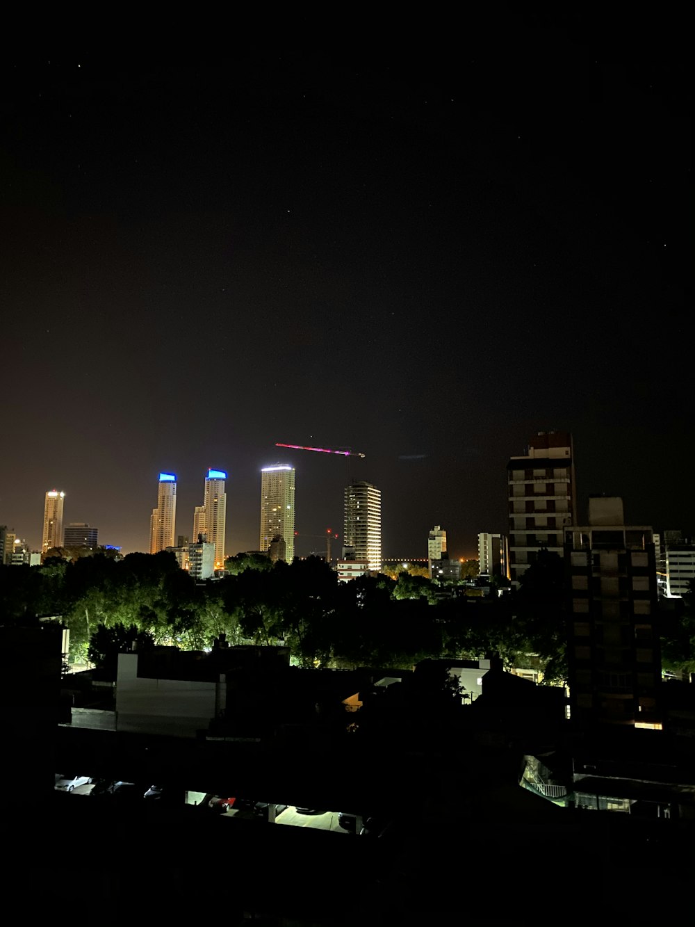 horizonte da cidade durante a noite