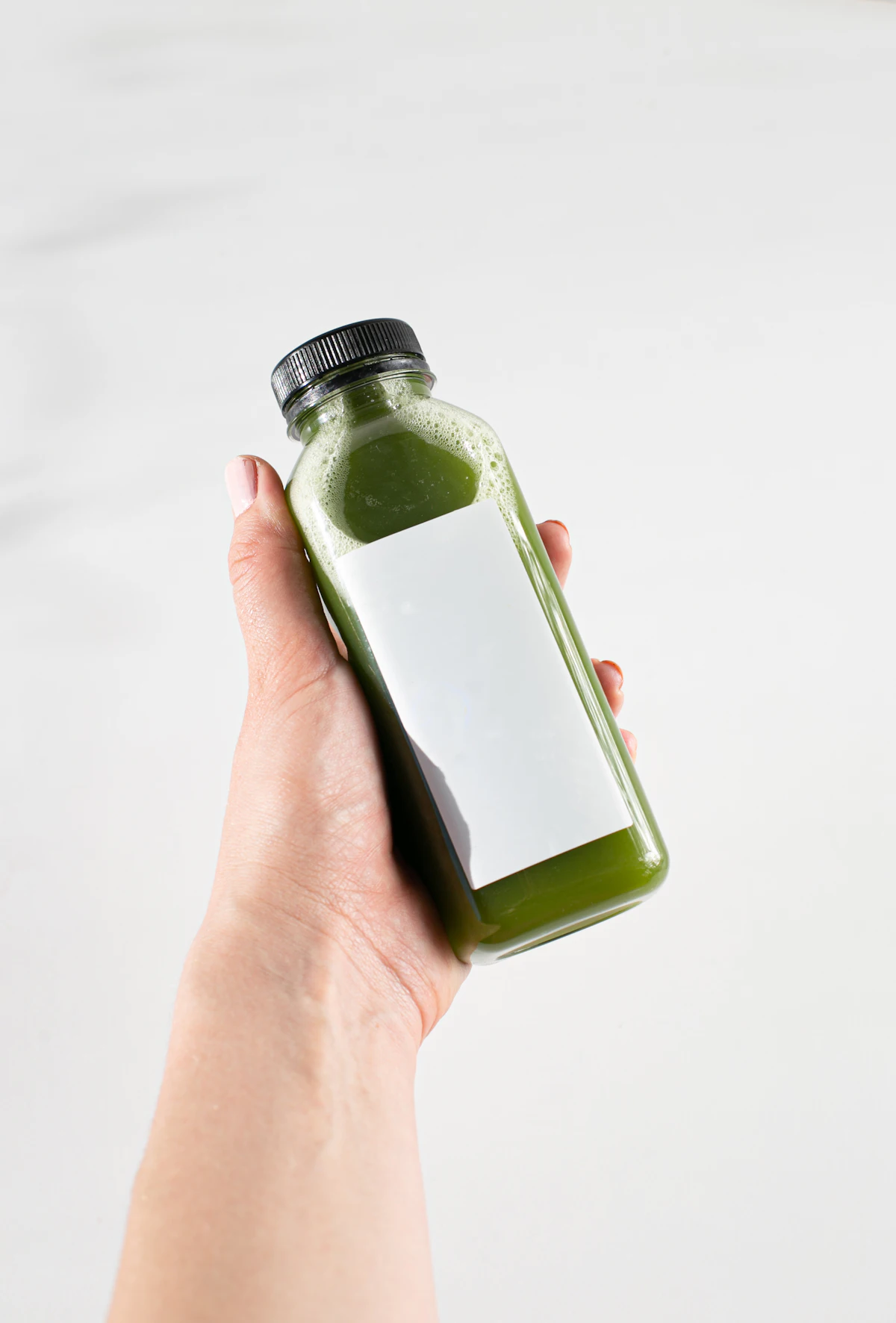 Proteinli kahvaltı tabağı: yumurta, peynir, yeşillik
