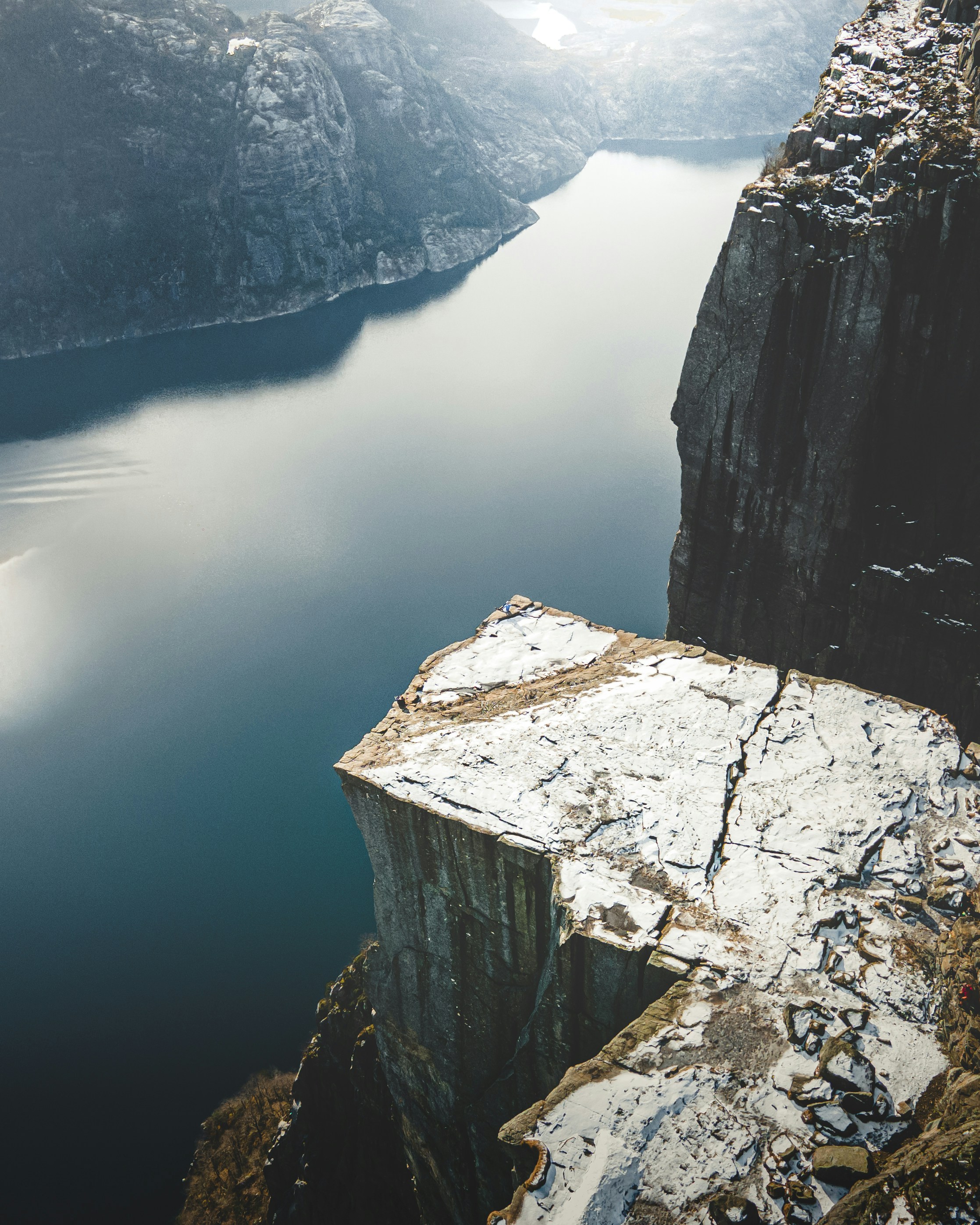 Photo by lachlangowen