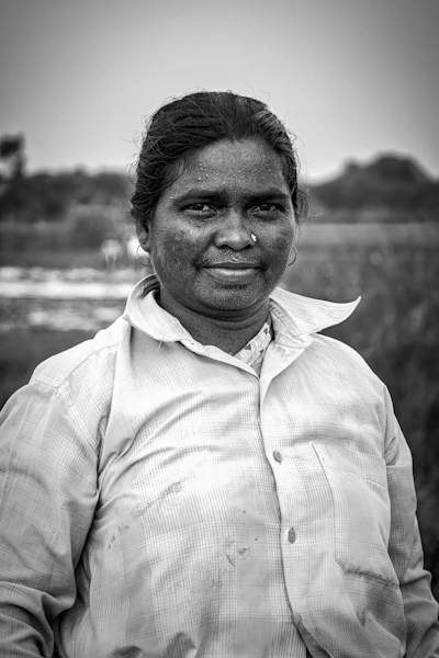 Portrait of a DAVAI delivery rider