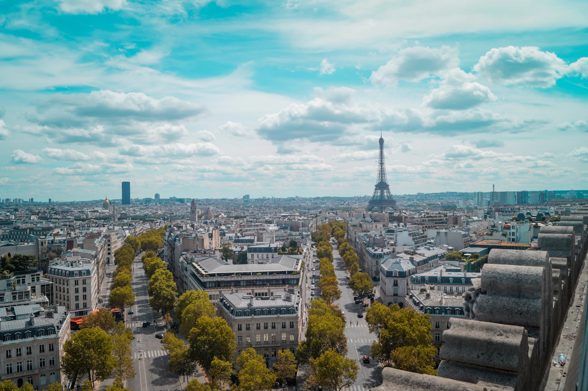 persona respondiendo una llamada de telemarketing en Francia