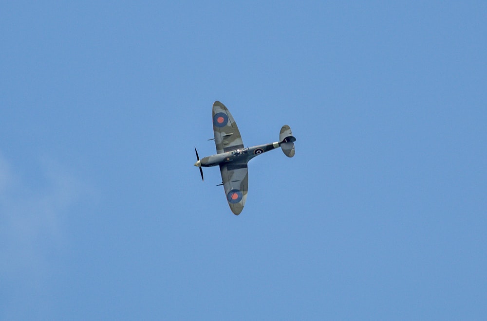 blue and white plane in the sky