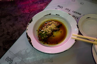 A steaming bowl of ready-to-eat bird’s nest with a smooth texture served in a traditional ceramic bowl.