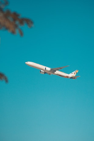white airplane flying in the sky during daytime