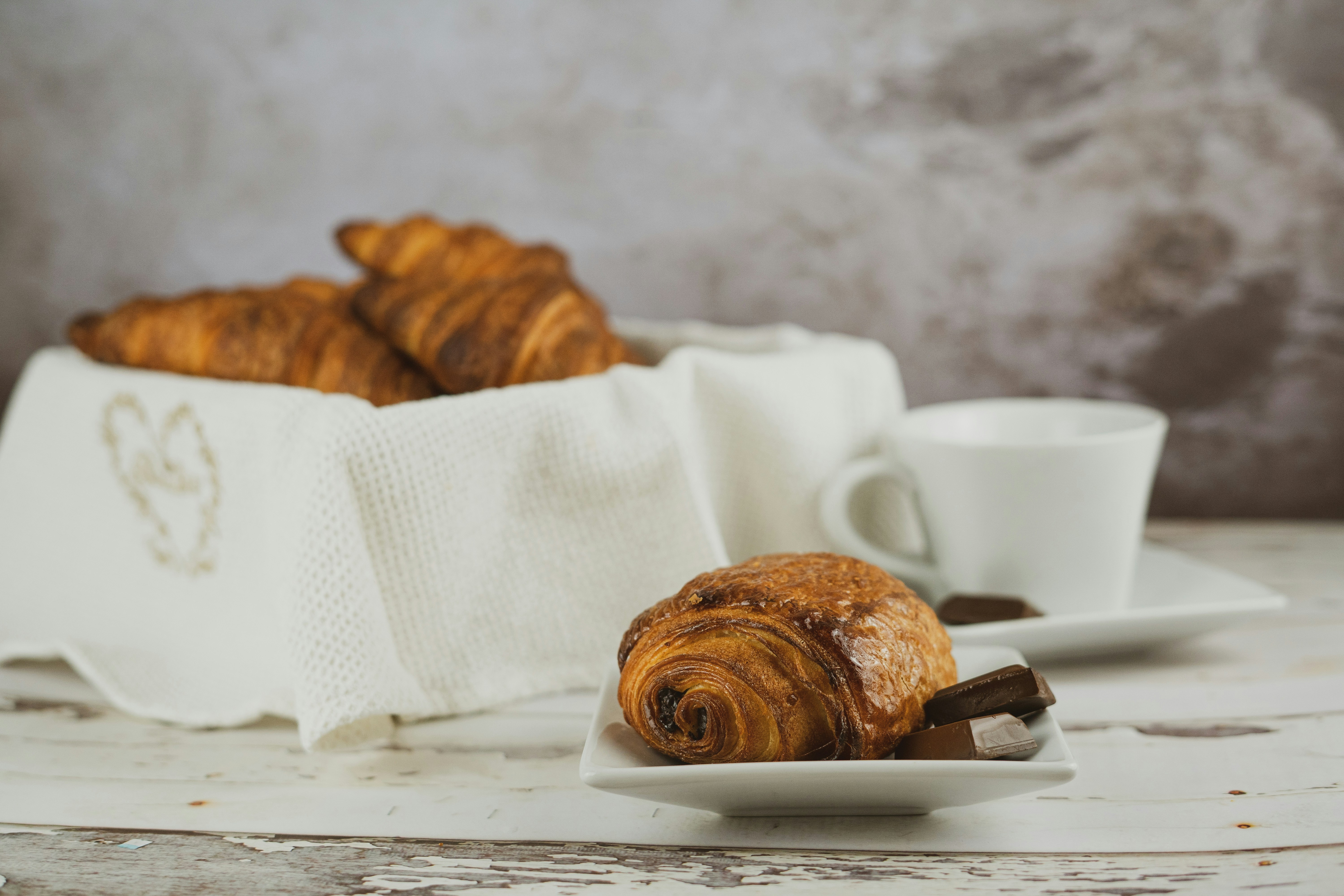 brown bread on white tissue paper, 