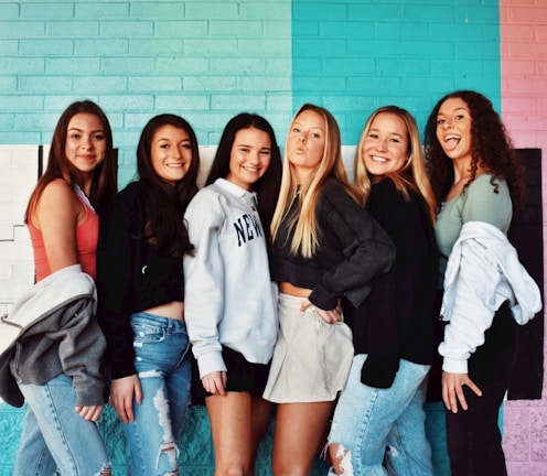 groupe de filles travaillant pour onlyfans