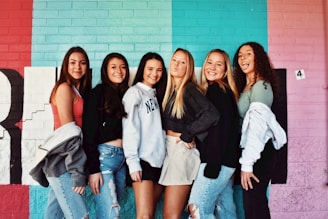groupe de filles travaillant pour onlyfans