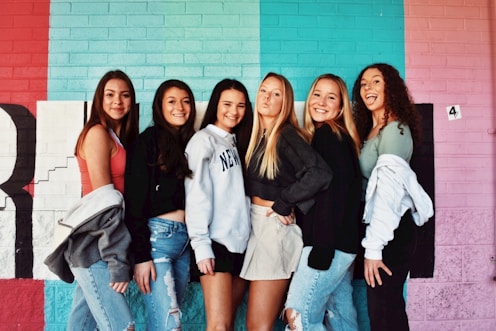 groupe de filles travaillant pour onlyfans
