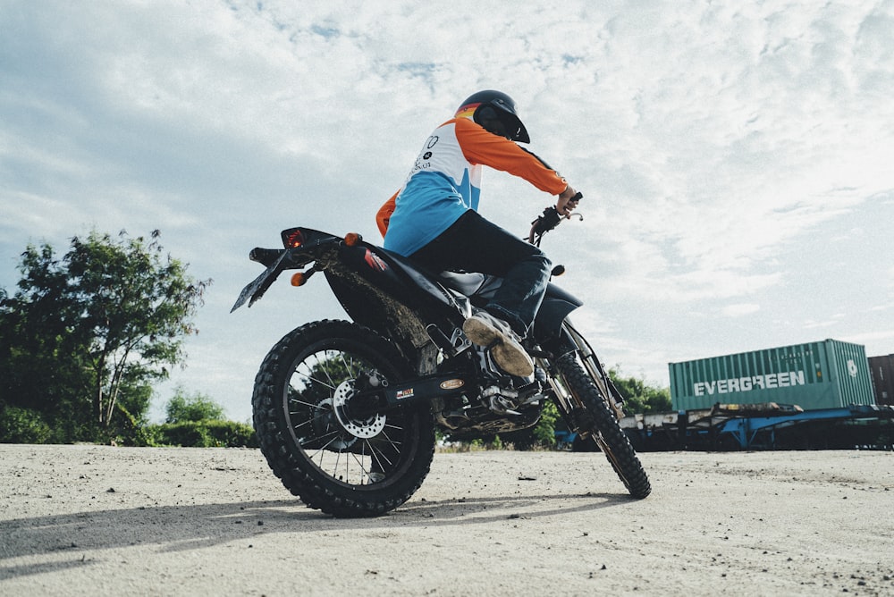 a person riding a dirt bike on a dirt road