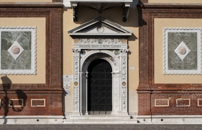 brown and gray concrete building