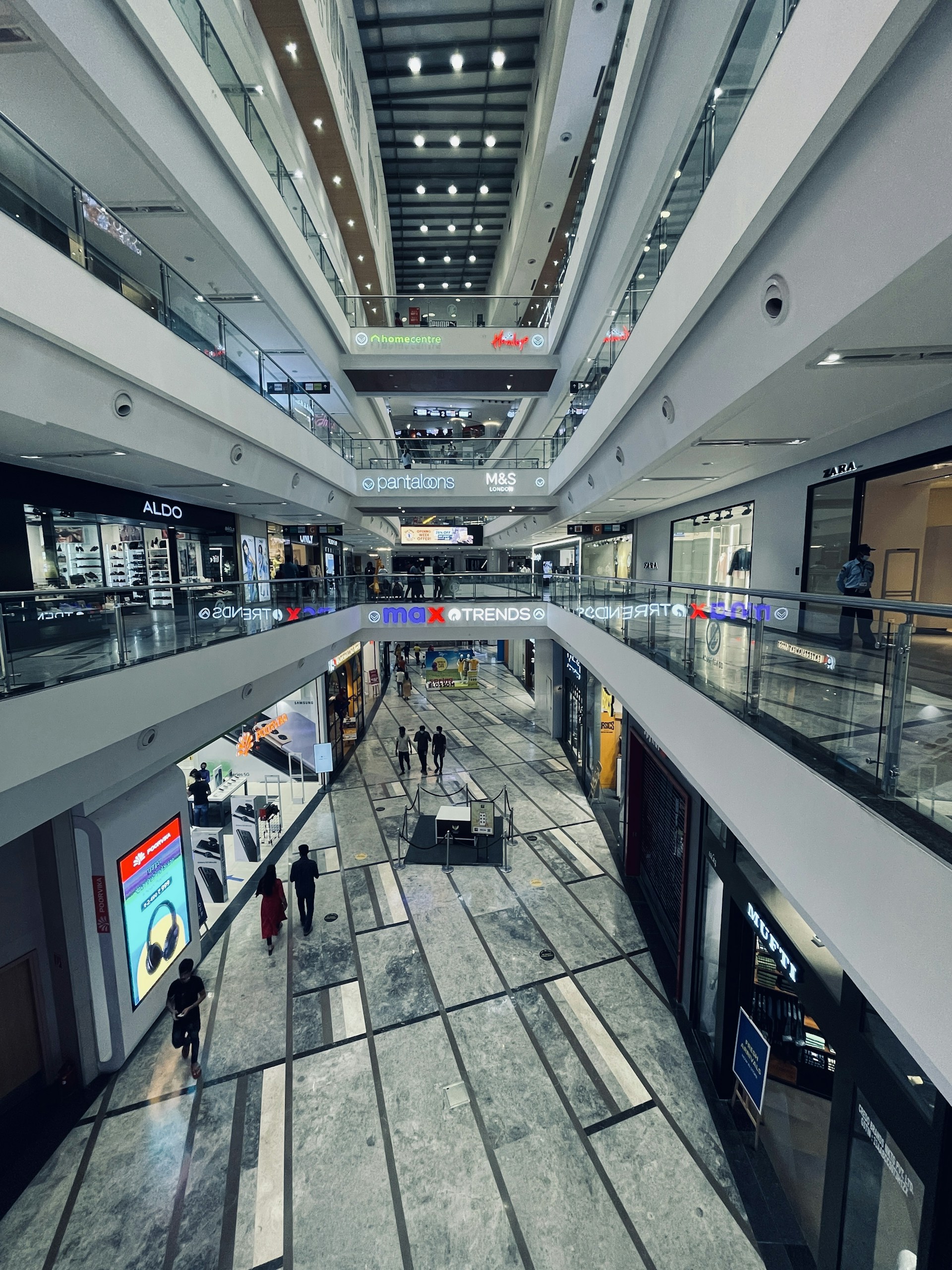 gray computer monitor