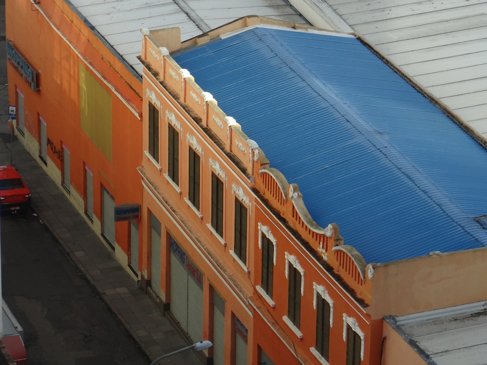 blue and brown concrete building