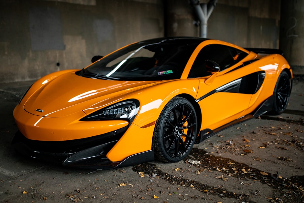 Lamborghini Aventador arancione e nero