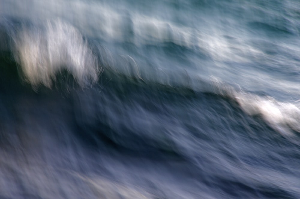 a blurry photo of a wave in the ocean