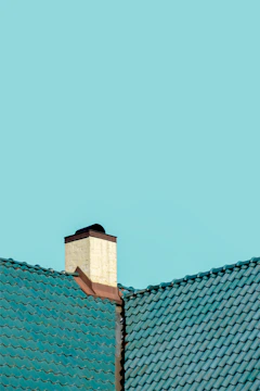 Modern tiled roof with clean, well-maintained pastilhas reflecting sunlight