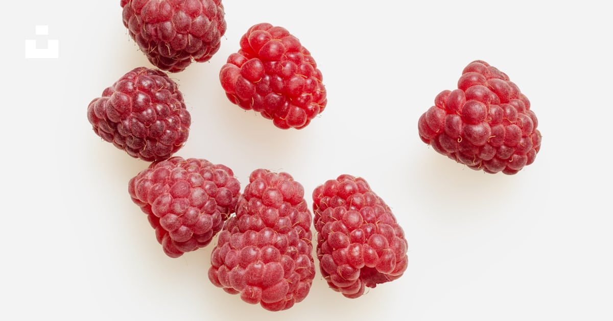 Fruits ronds rouges sur surface blanche photo – Photo Fruit Gratuite ...