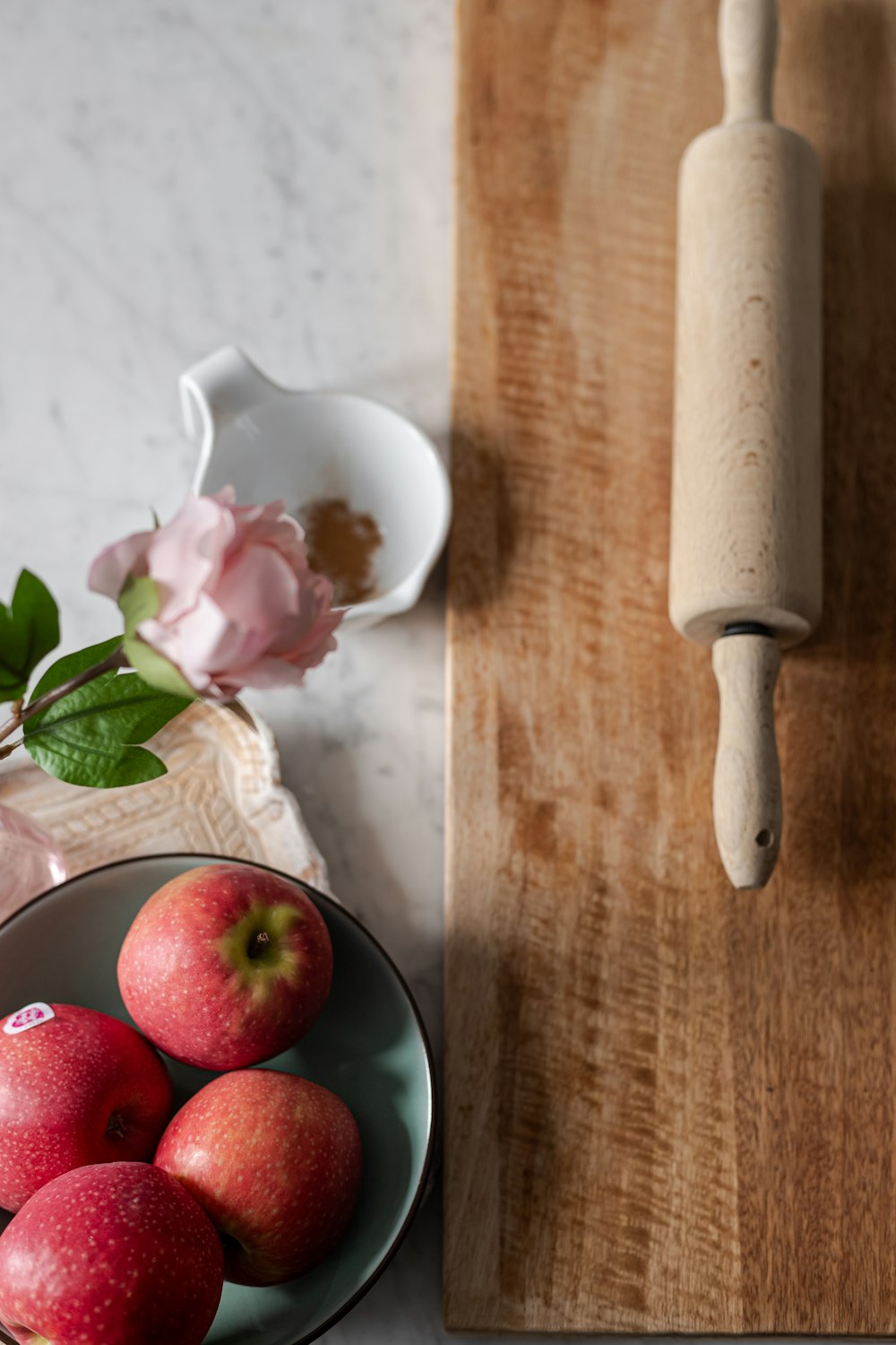 red apples on stainless steel plate