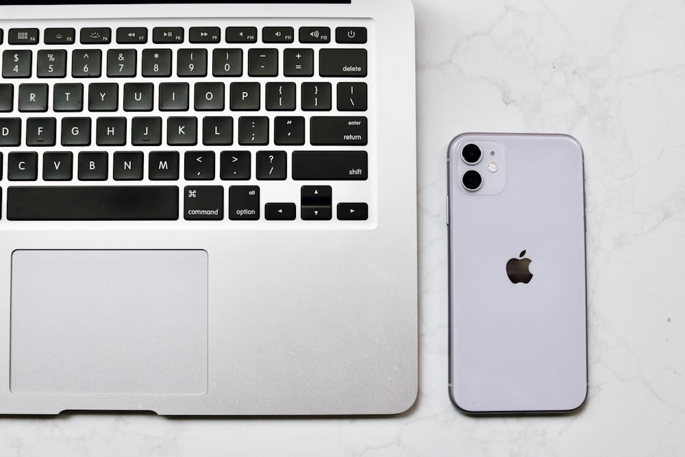 silver iphone 6 on macbook