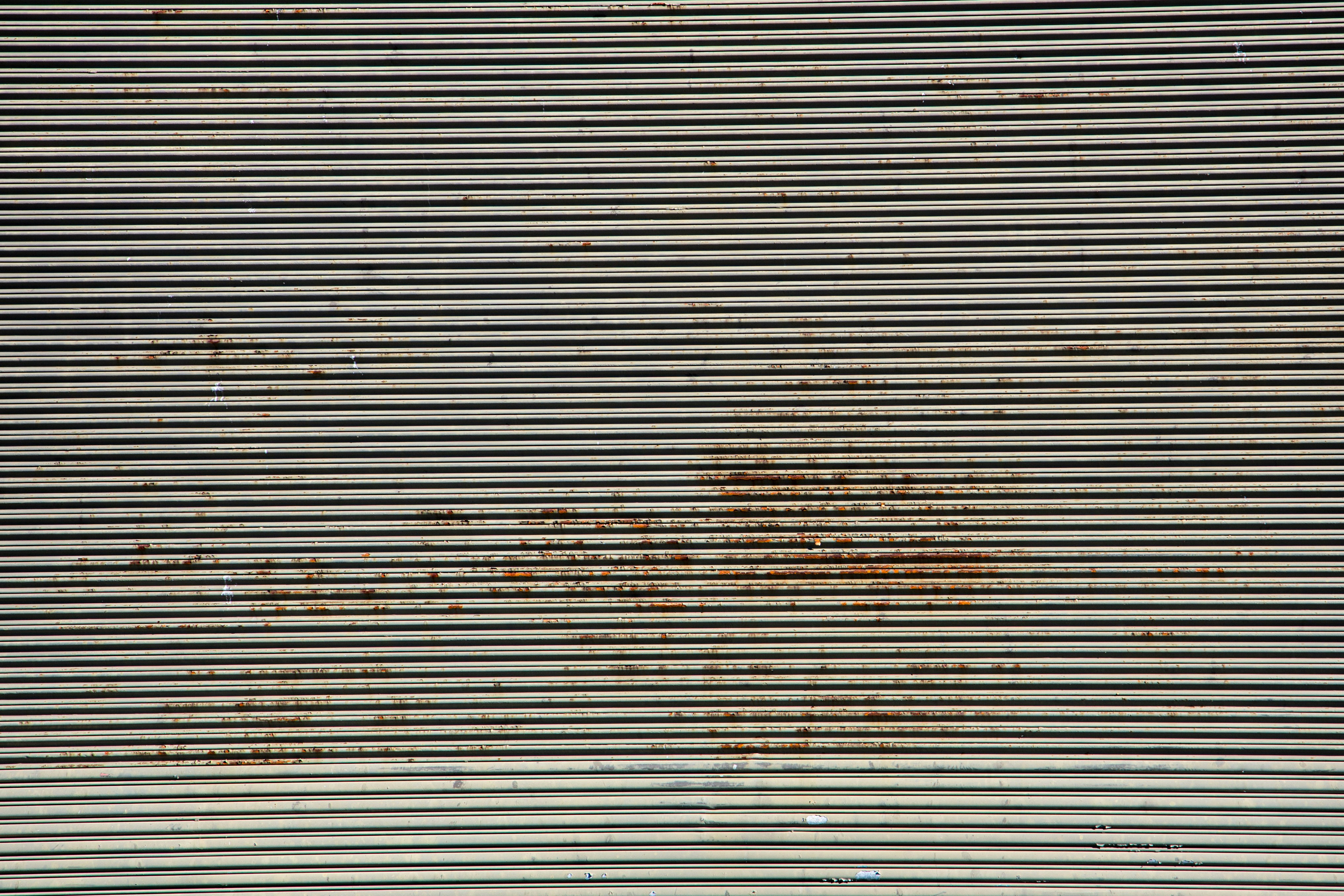 schwarz-weiß gestreiftes Textil