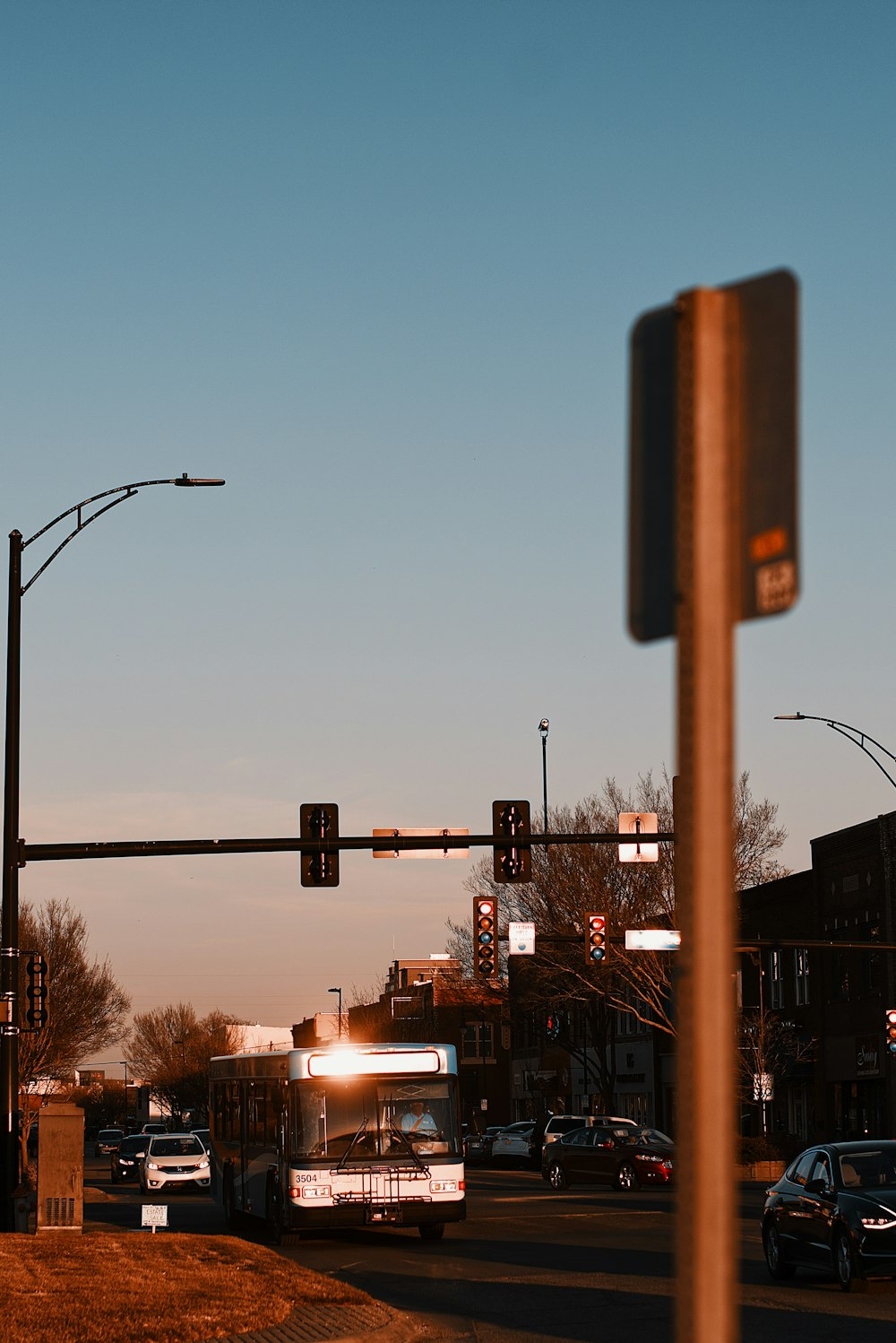 black traffic light during daytime