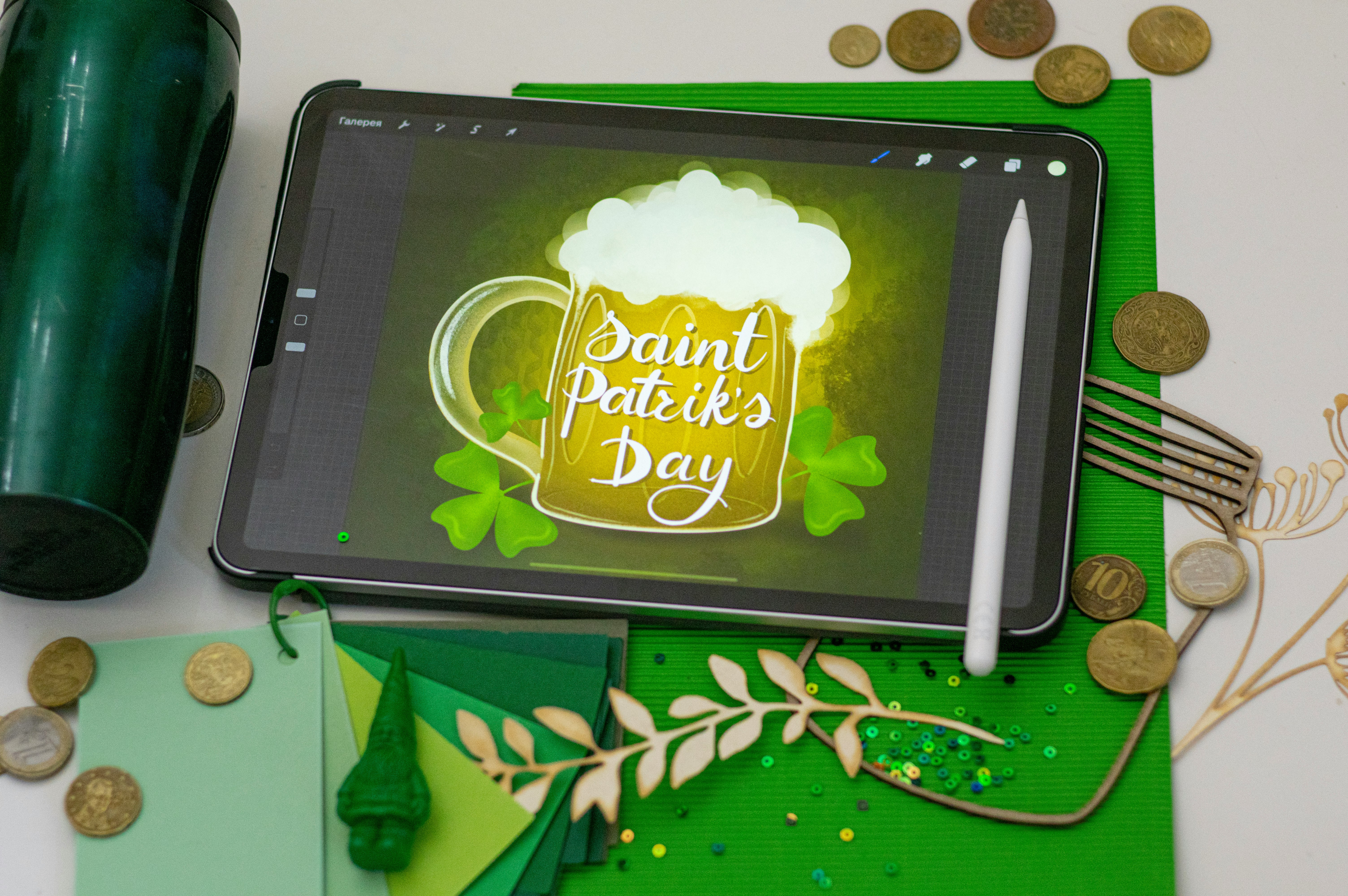 綠色，是Saint Patrick's Day（愛爾蘭國慶日）的顏色；綠色，同時也是爾蘭國旗的顏色之一。