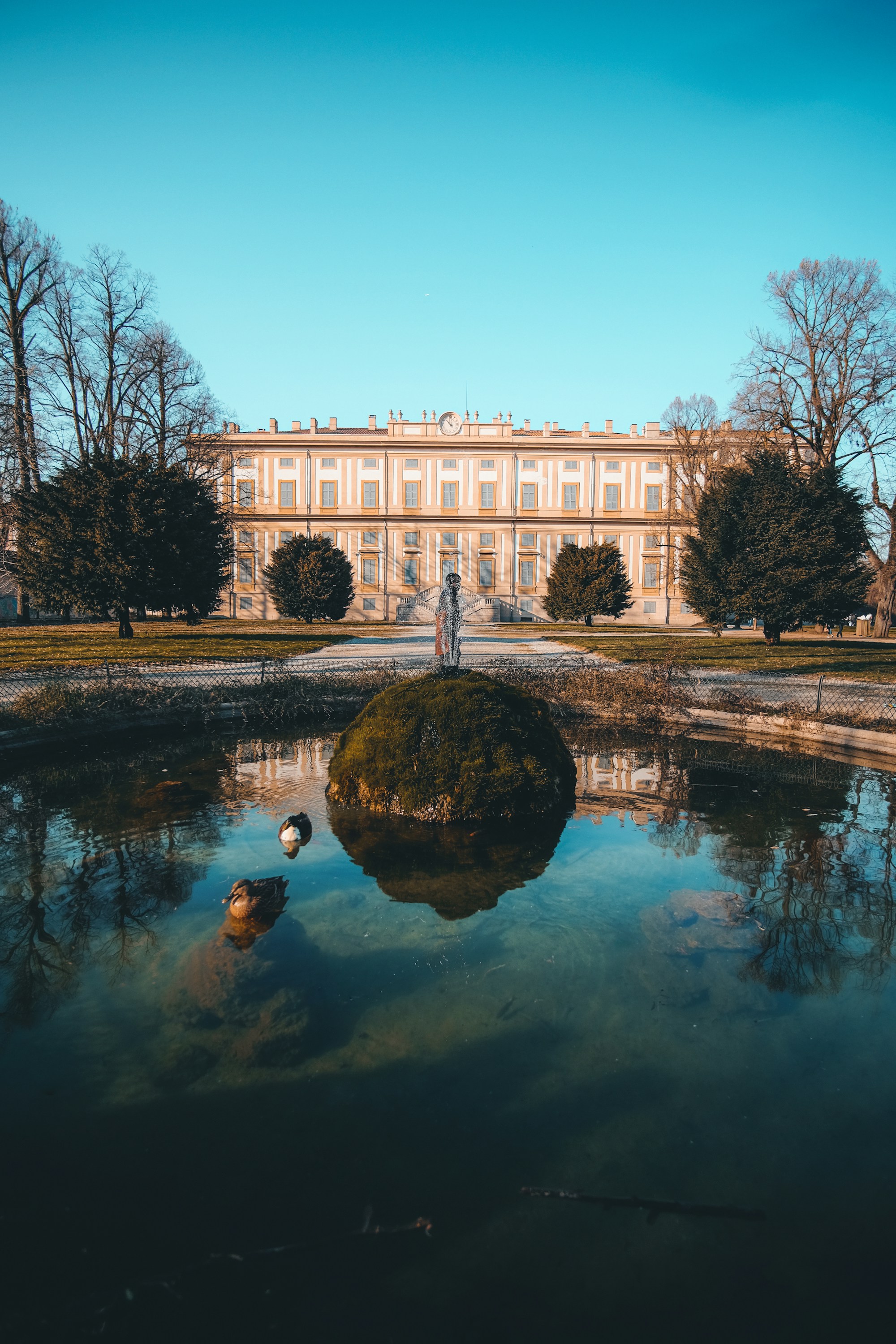 Exploring Monza's Local Cuisine: Traditional Dishes, Restaurants & Recipes