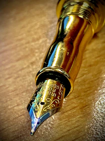 Détail de Stylo fabriqué main dans l'atelier Armelle B