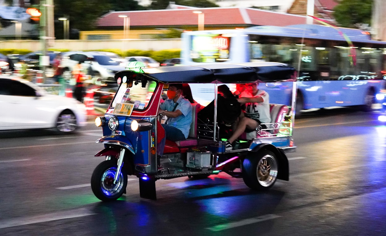 Tuk Tuk menjadi transportasi umum di Kamboja