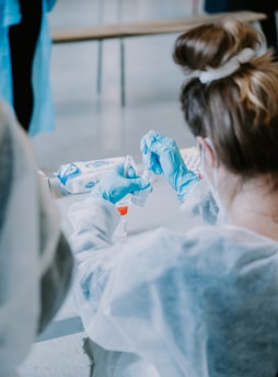 how to start a laboratory business