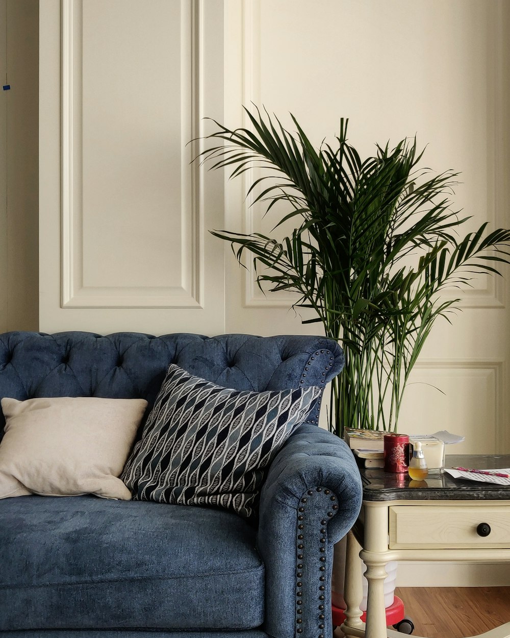 Foto de cojines azules en el sofá azul – Imagen gratuita Gris en Unsplash