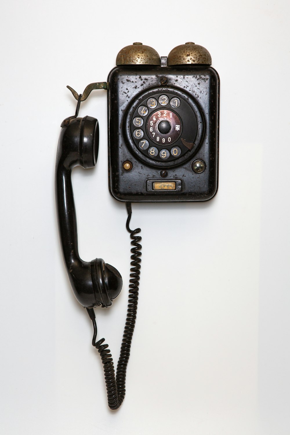 teléfono con cable negro y gris