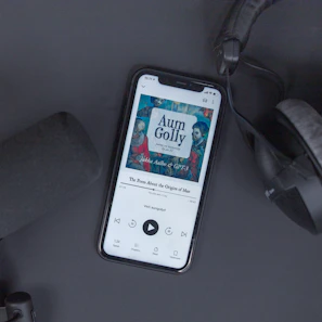 Audio guide interface on a smartphone screen with smooth animations and a calming navy theme.
