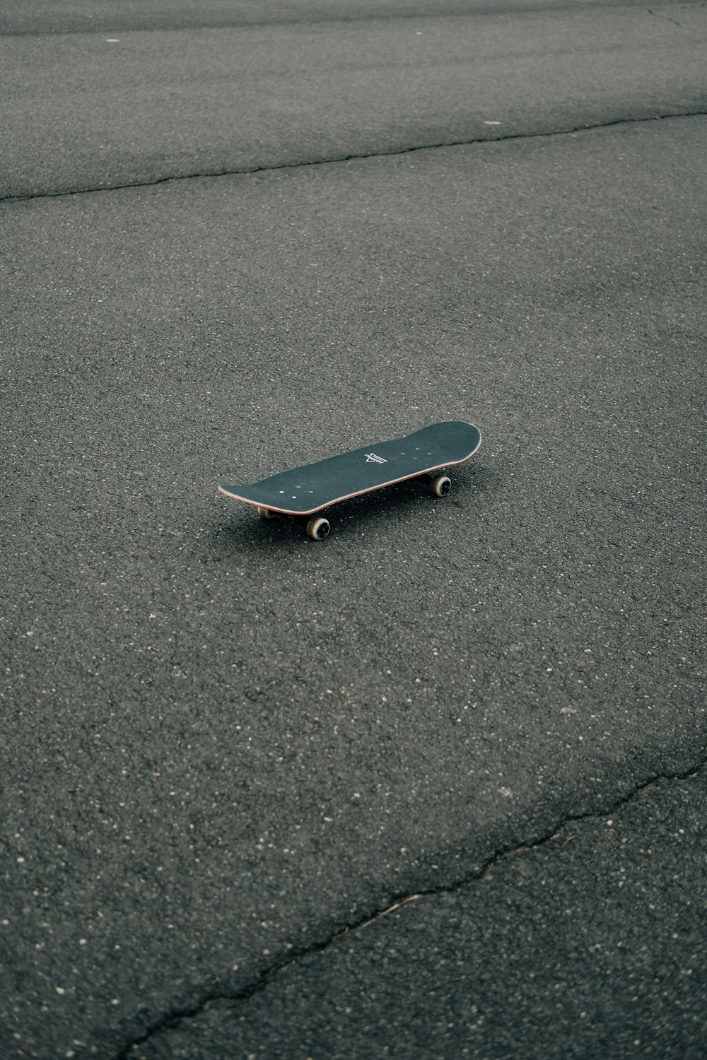 black skateboard on gray concrete floor photo – Free Image on Unsplash