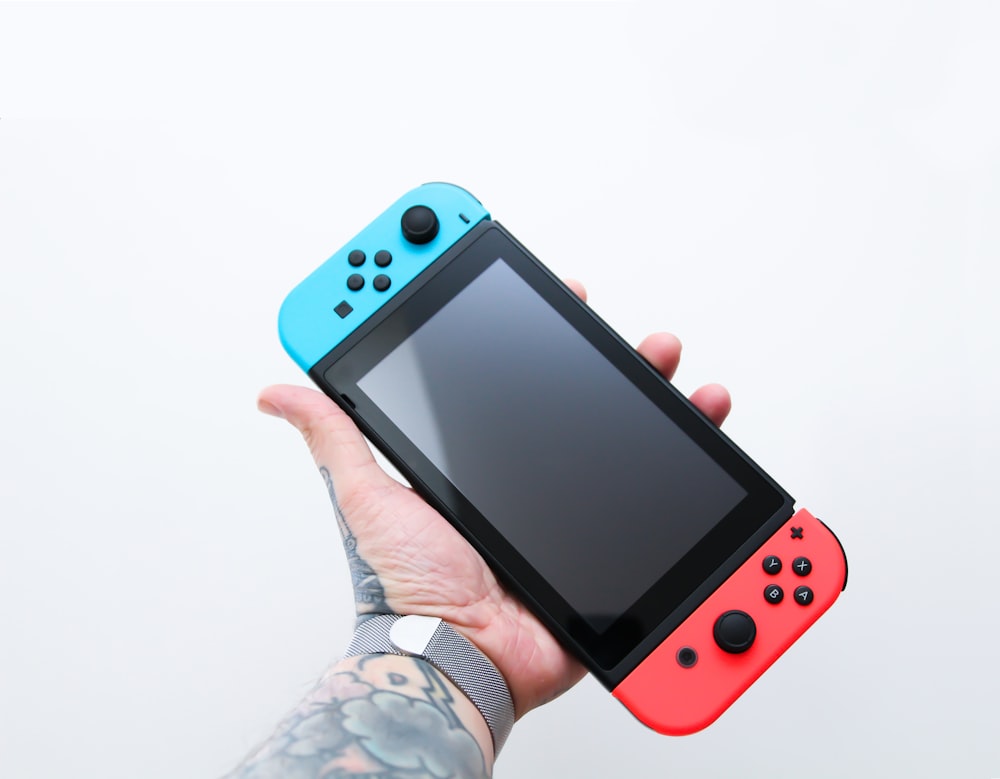 blue and black nintendo switch