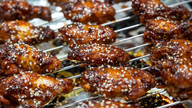 Honey & Garlic Sticky Wings (6)
