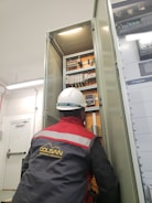 An electrician in uniform responding quickly to an emergency electrical repair at a commercial site.