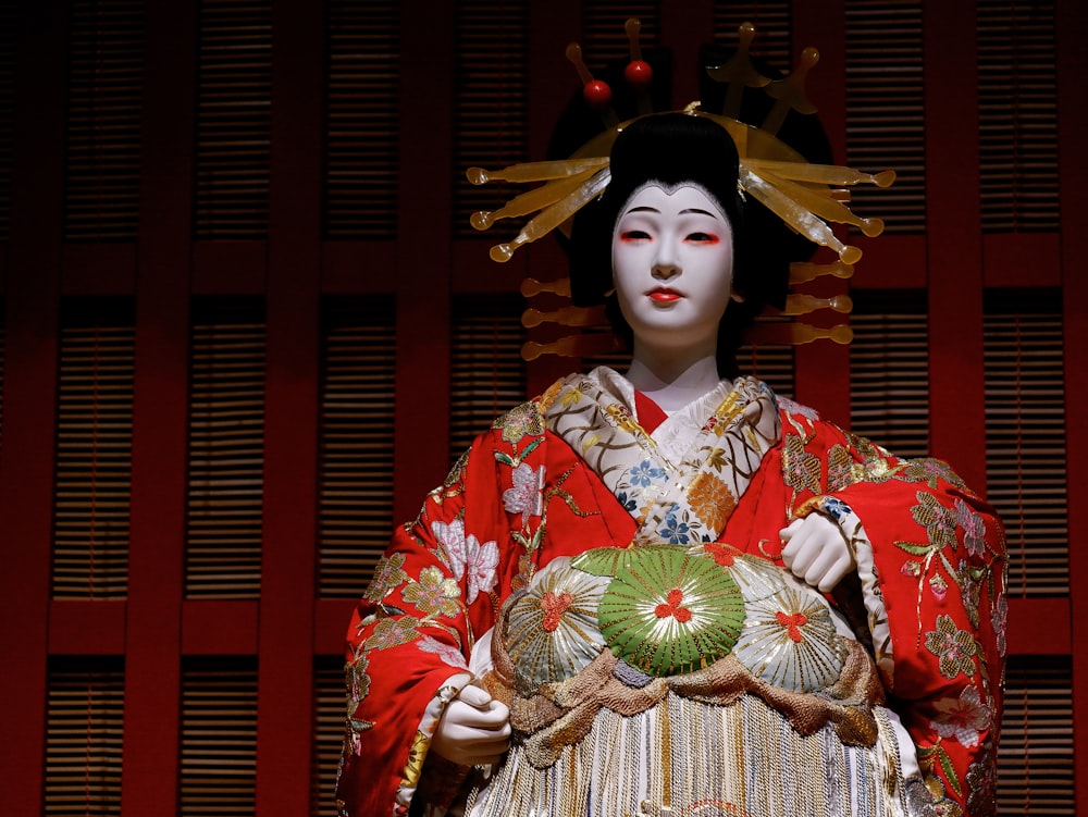 Oshiroi - lớp sơn trắng đặc trưng của các nghệ sĩ Kabuki
